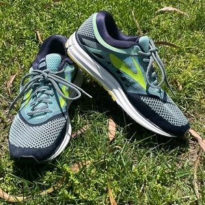 Brooks Revel Sneakers